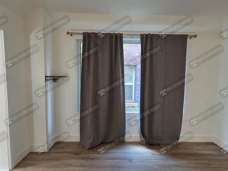 7455 Churchill St — Photo 13