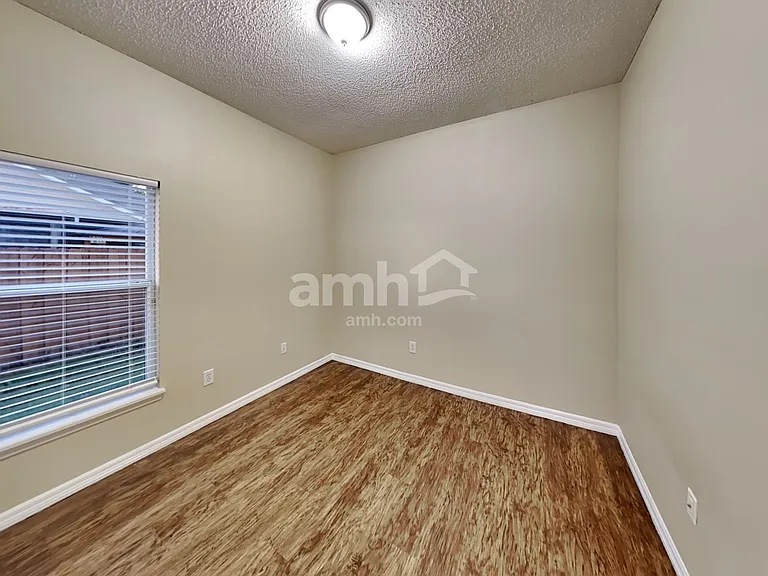 4470 Waterside Pointe Cir — Photo 16