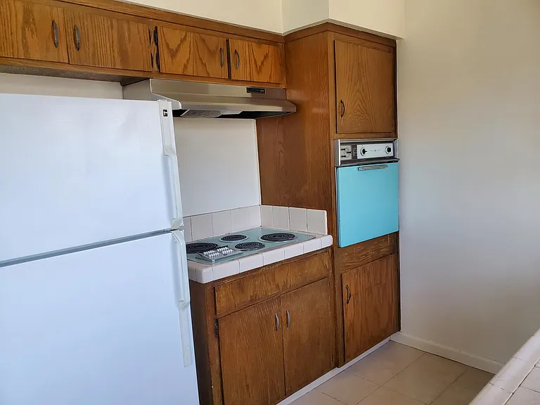 885 Burbank Dr #4 — Photo 6