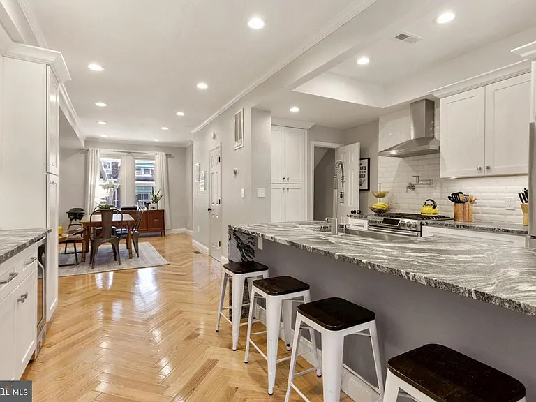 23rd Pl NE — Photo 2