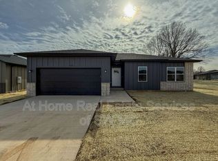 1494 S Shayla Ave, Springfield, MO 65802