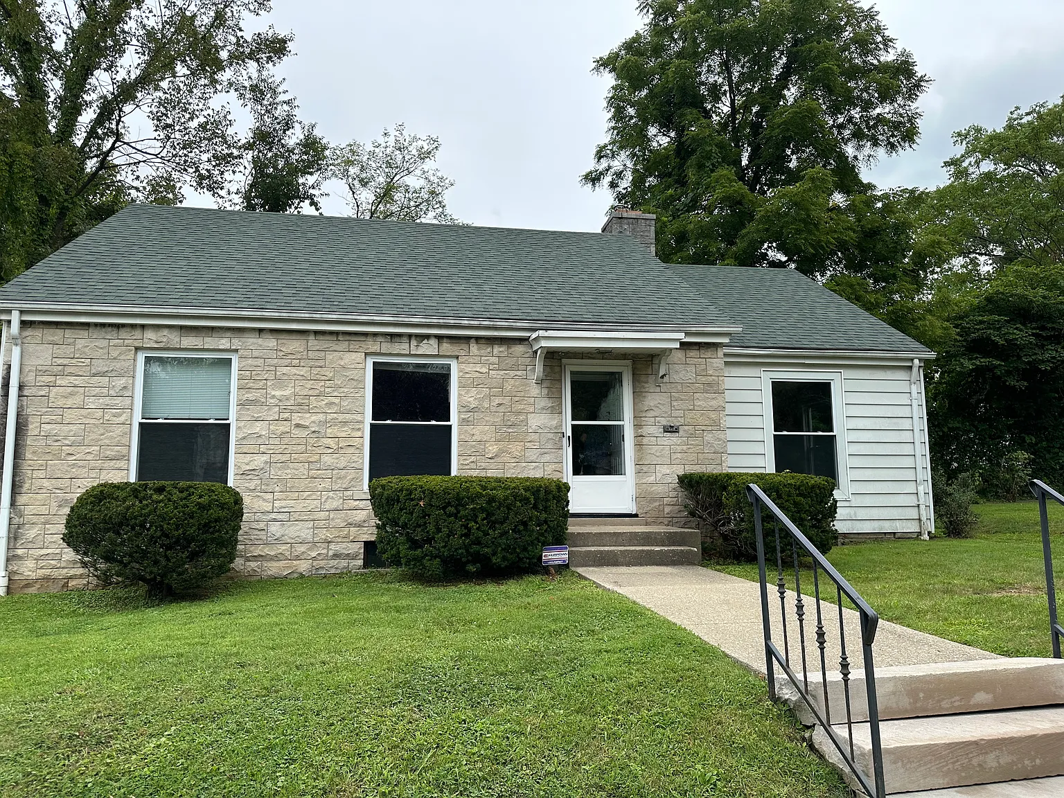 3 bed, 1208 sqft, $2,400 — Photo 1