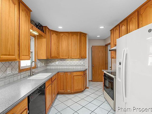 5th image of 1232 Brookridge St SE