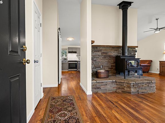 3rd image of 42020 Forest Court Ln