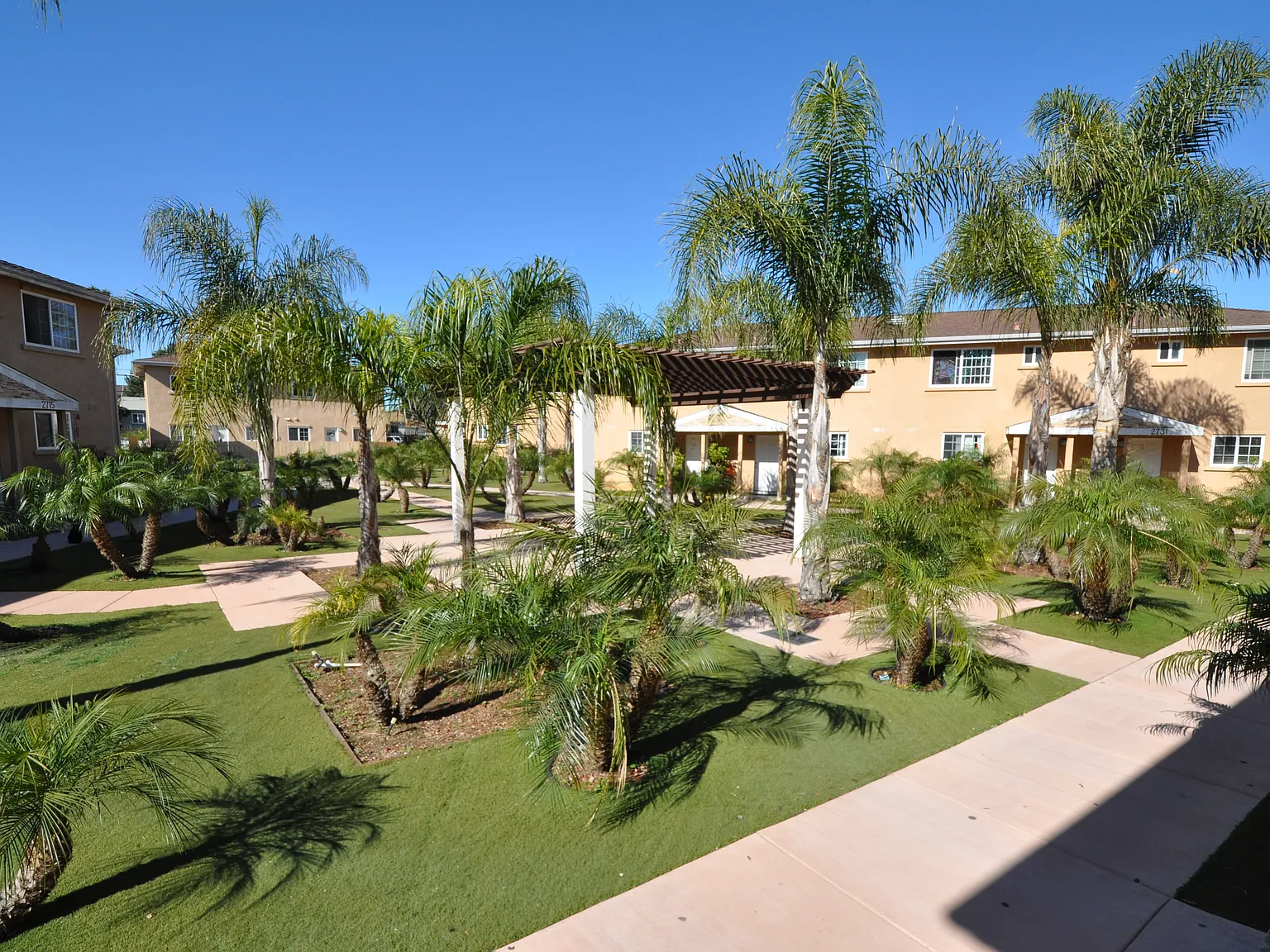 3 bed, 1.5 bath, 1050 sqft, $3,200 — Photo 1