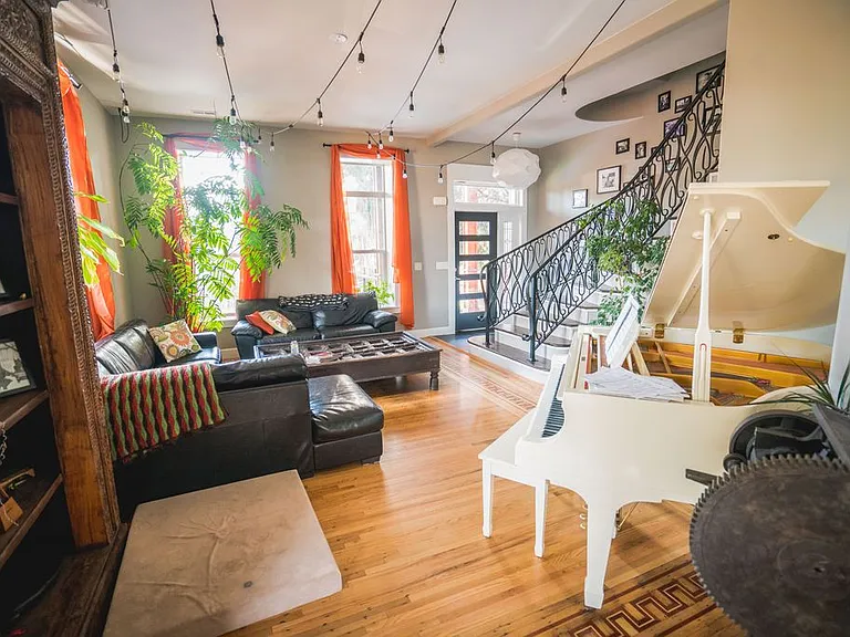 2300 N Vine St — Photo 3