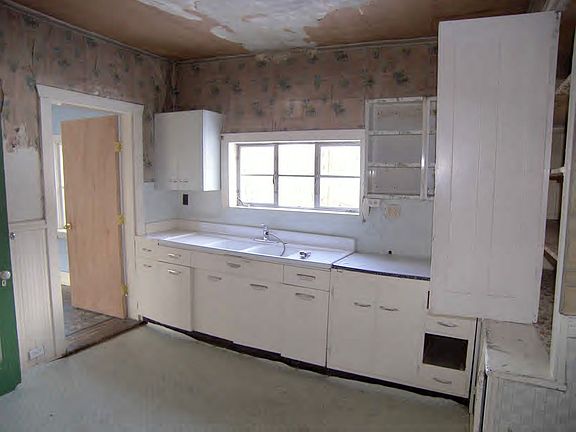 3rd image of 359 Granger St