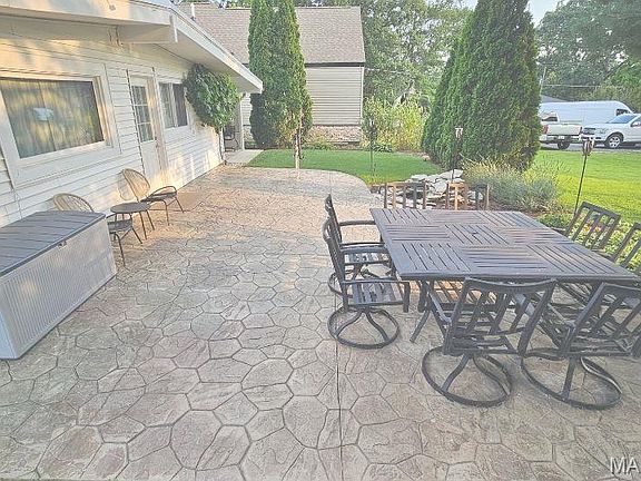 5th image of 2137 East Dr