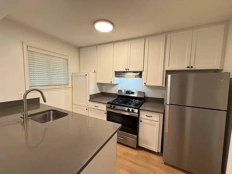 Lorrain Apartments — Photo 29