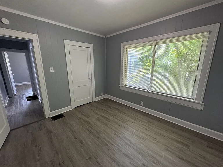 1529 Dawson St — Photo 12
