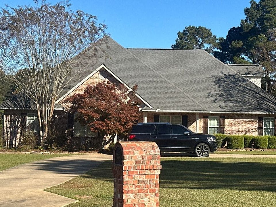 1st image of 1012 Twin Lakes Dr