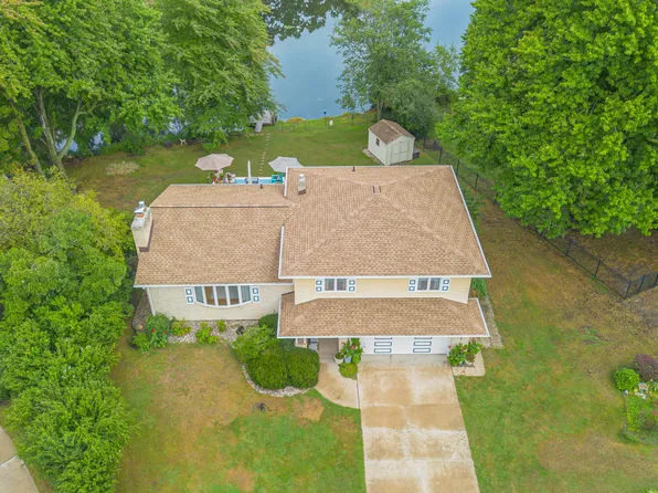 305 Lady Ln, Michigan City, IN 46360