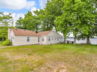 8370 Horton Beach Rd, Manitou Beach, MI 49253