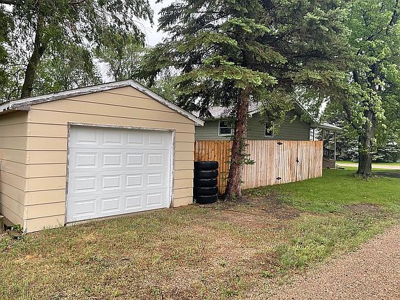 4th image of 216 2nd Ave SE