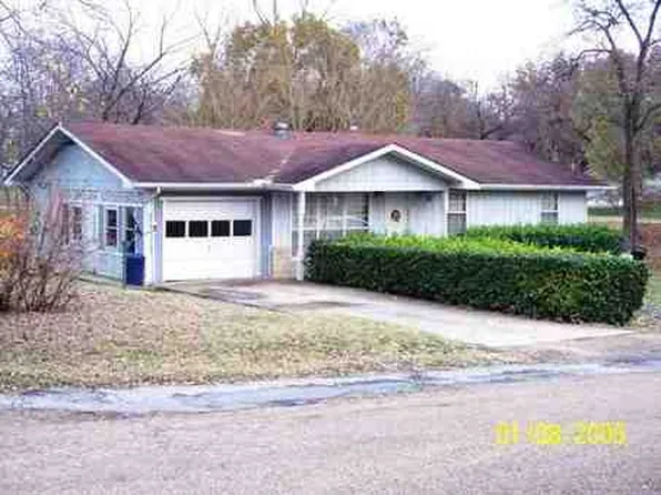 107 N 3rd St, Flippin, AR 72634