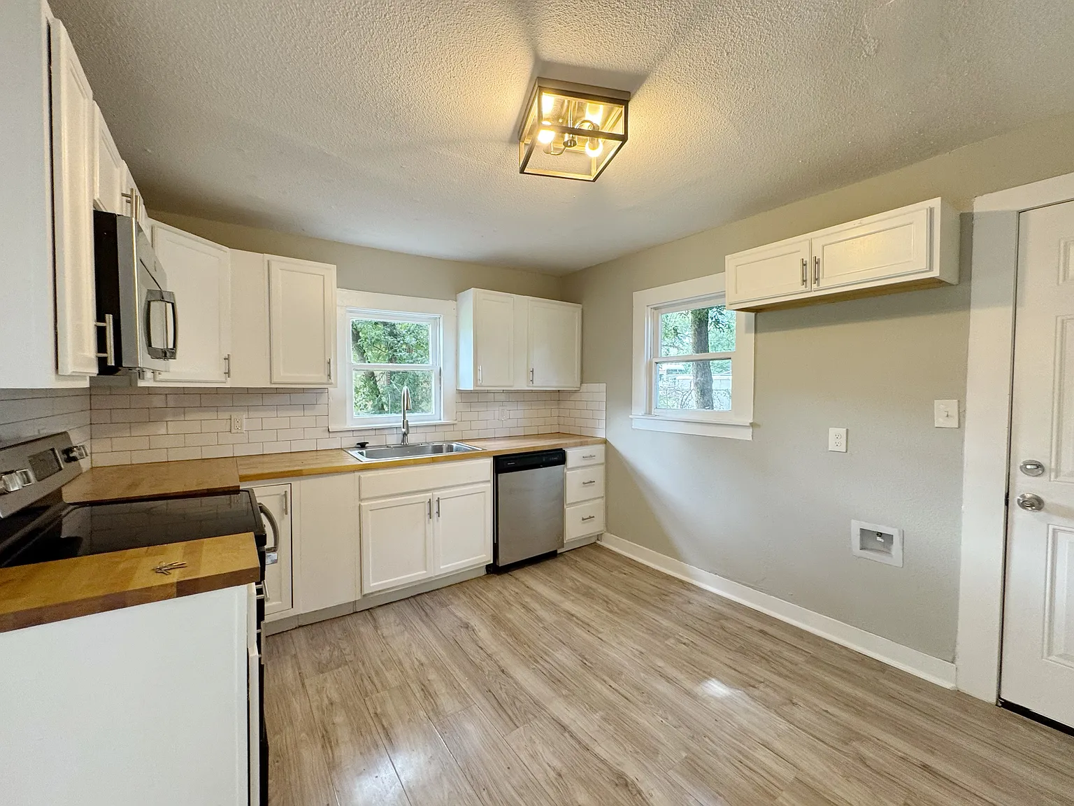3 bed, 1620 sqft, $1,650 — Photo 2