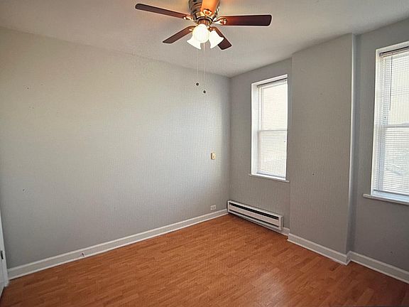 3rd image of 5850 N Kenmore Ave #614