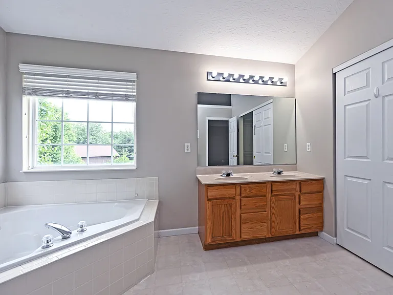 8097 Winding Creek Ct — Photo 26