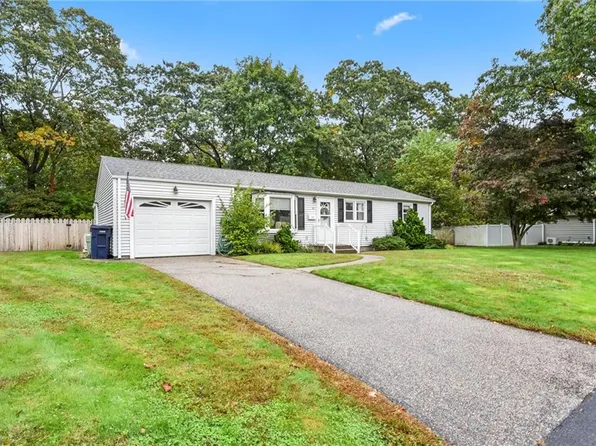 40 Forest Park Dr, North Kingstown, RI 02852
