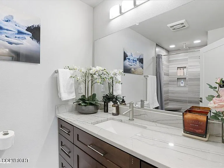 511 W 17th Ave #513 — Photo 22