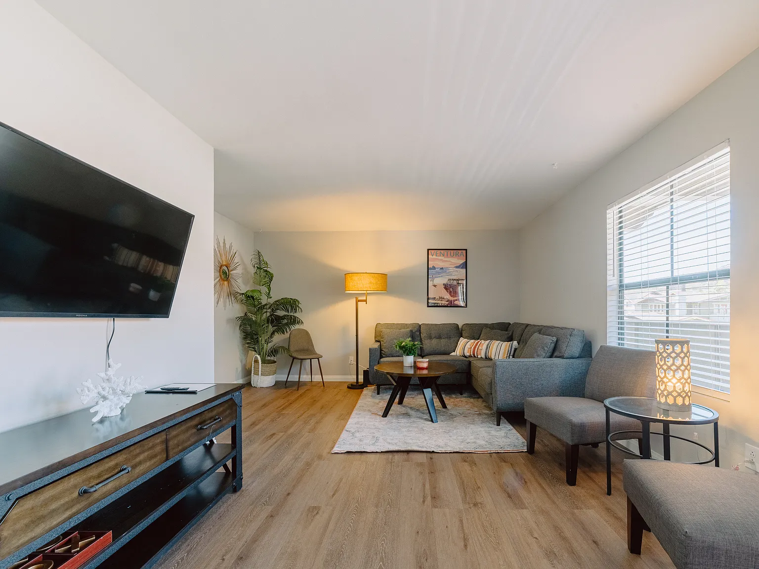 3 bed, 1.5 bath, 1150 sqft, $4,000 — Photo 3
