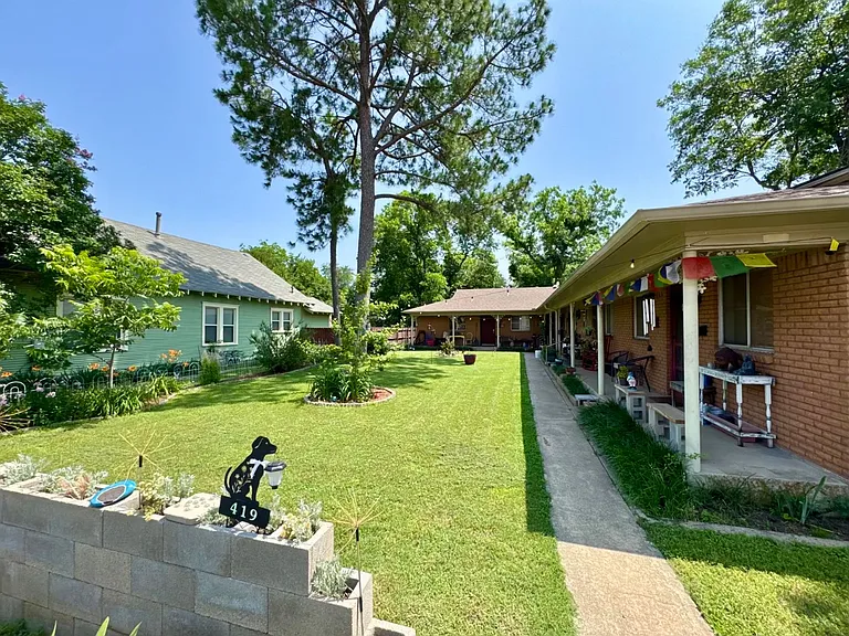 419 W Sycamore St — Photo 6