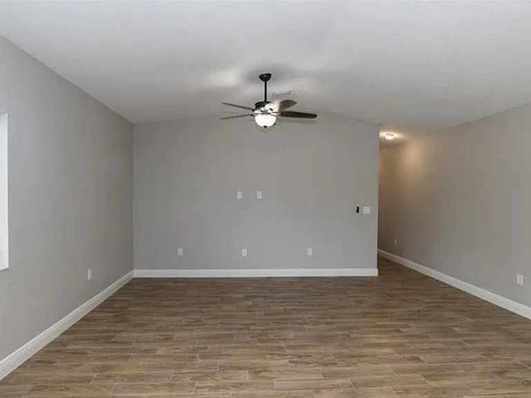 1138 NW 1st Ave — Photo 5