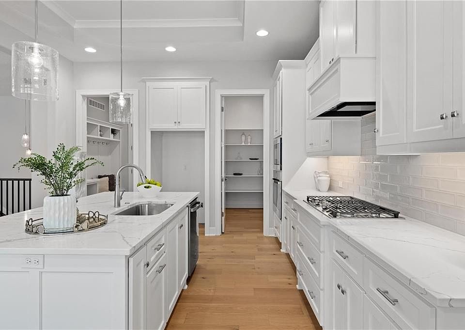 1st image of 8164 Roundtree St