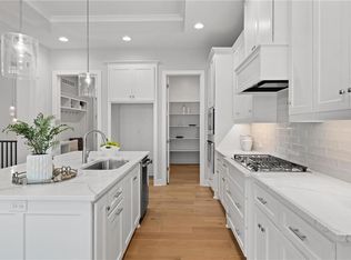 8164 Roundtree St, Lenexa, KS 66220