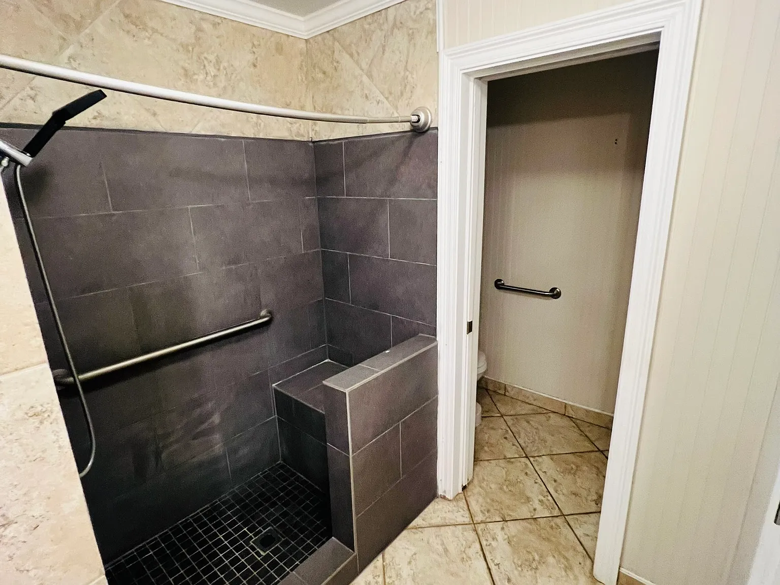 5 bed, 2431 sqft, $1,425 — Photo 3