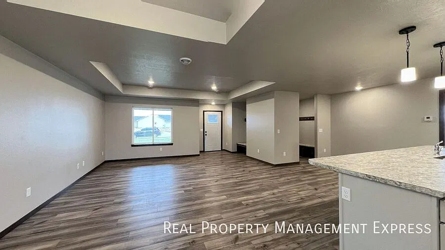 Modern 3-Bedroom Home with Convenience & Style in Harrisburg, SD — Photo 3