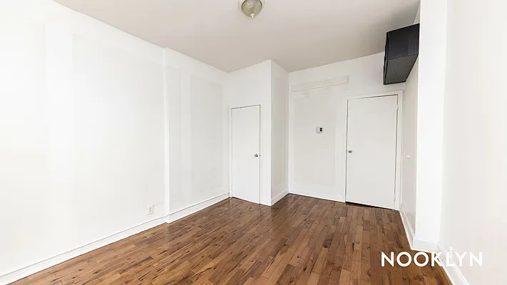 Rented by Nooklyn NYC LLC | media 22
