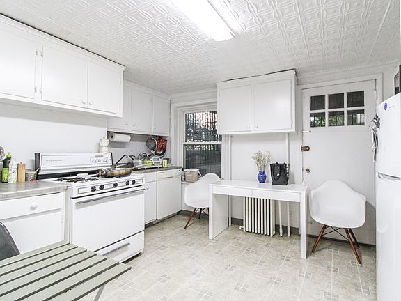 2nd image of 44 Wyckoff St #1