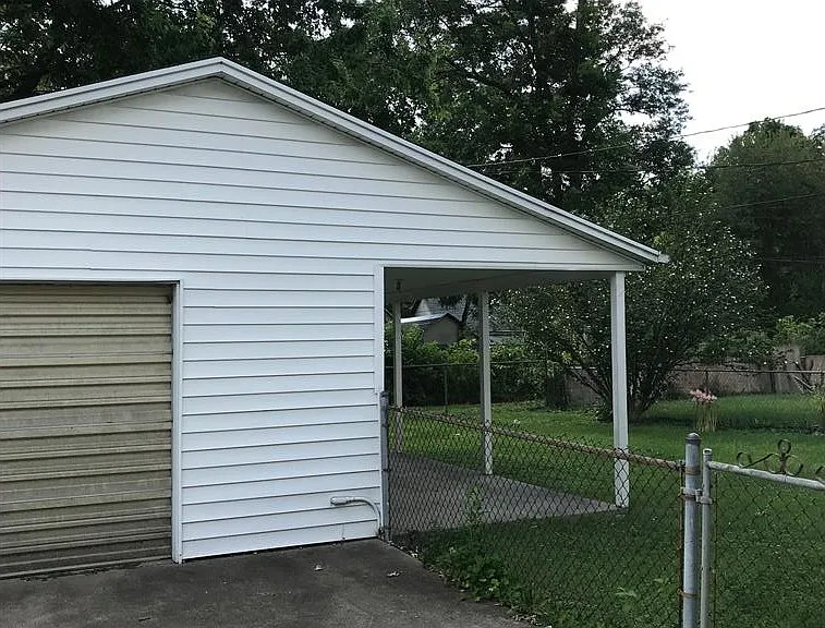 130 S Crawford St — Photo 3