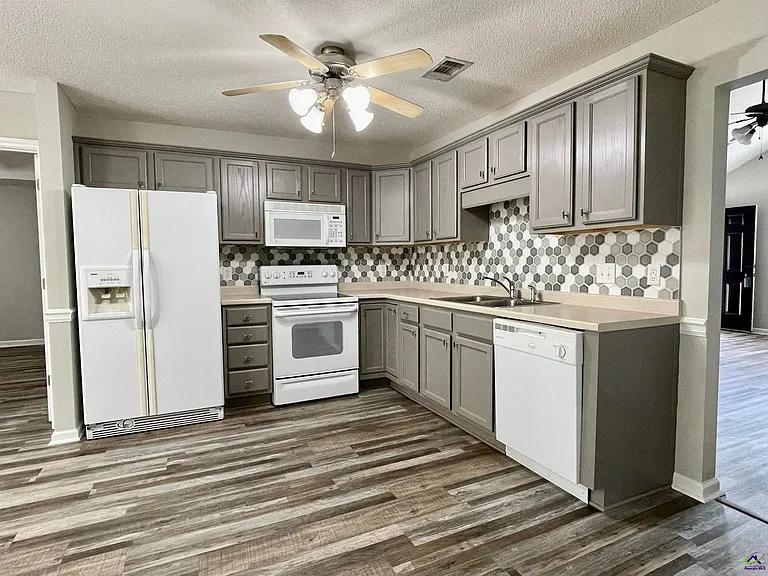321 Deerfield Cir — Photo 8