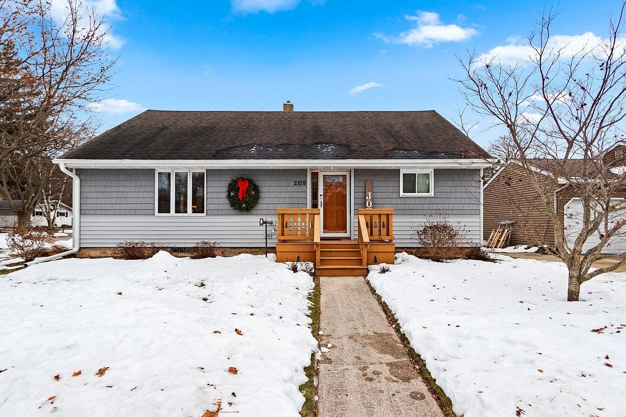 2109 41st STREET photo 1