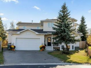 4 W Pell Close, Sylvan Lake, AB T4S1W8