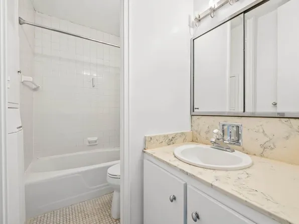 300 East 40th Street 7P image 12 of 12