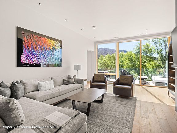3rd image of 101 Willow Rd #206