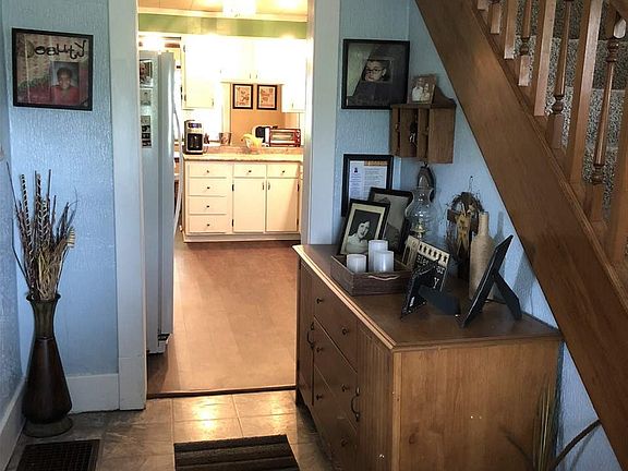 2nd image of 608 W Rush St