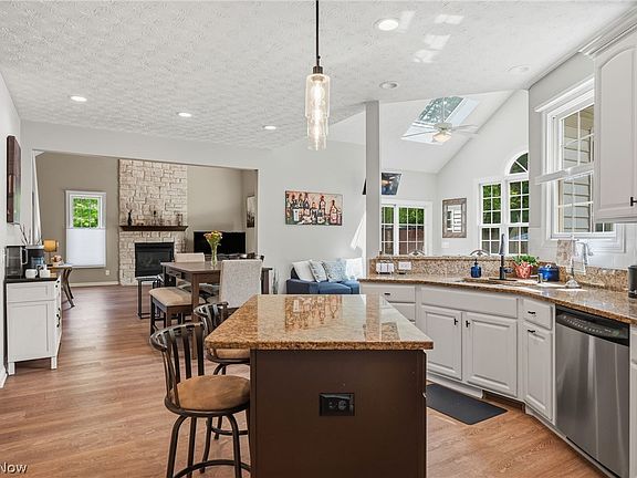 4th image of 3119 Laura Ln