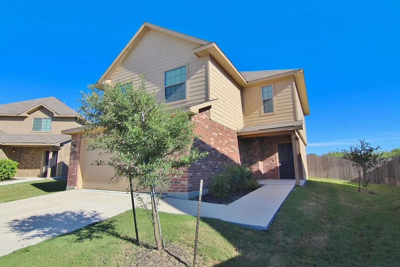 Enclave at Northeast Crossing — Photo 1