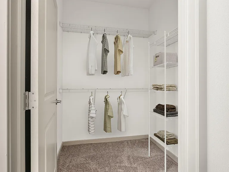 The Lodge at Hidden River - Spacious Closet
