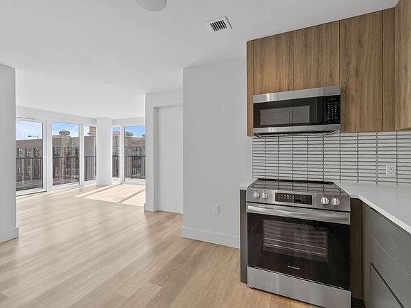 4th image of 2605 Snyder Ave #G