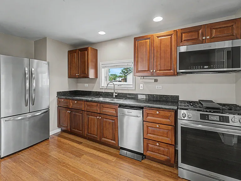 630 S Charlotte St — Photo 12
