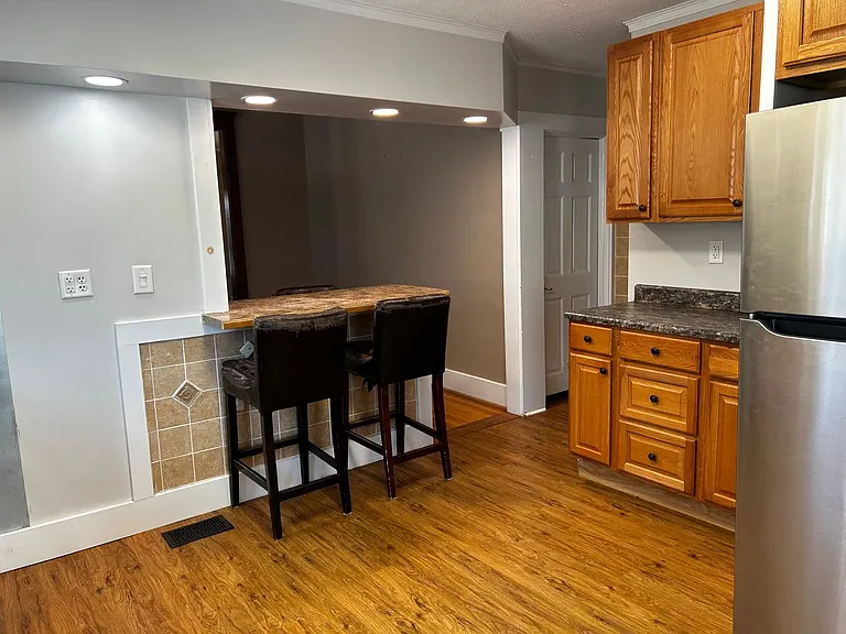 111 N Main St — Photo 14