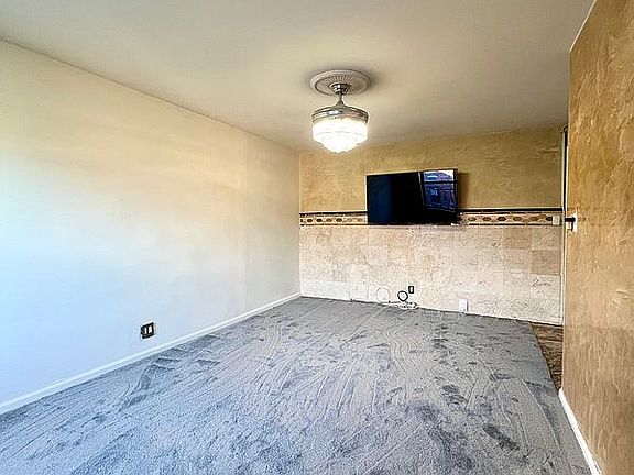 4th image of 2260 Burnett St APT 6B