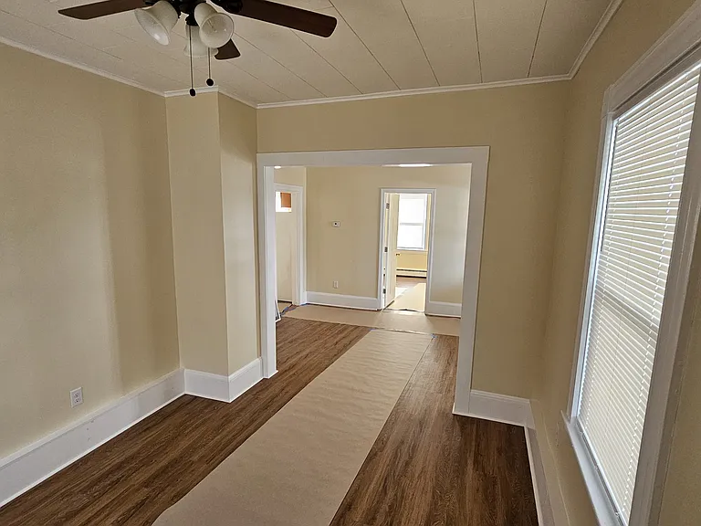8 Robinson St #2R — Photo 9