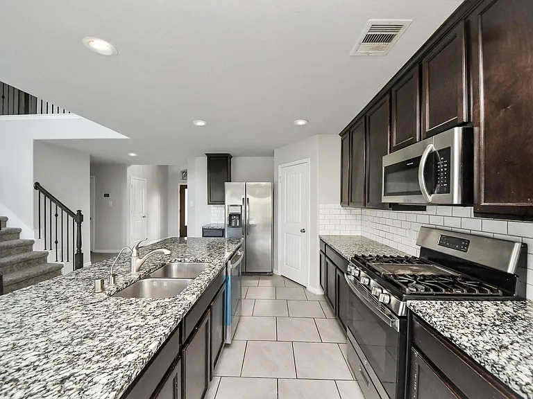 18319 Pin Oak Lake Dr — Photo 14