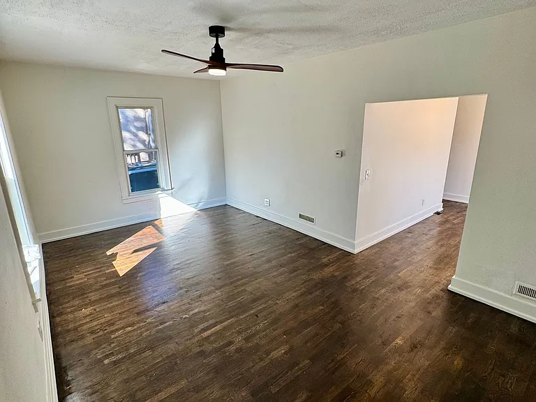 722 W Saginaw St #MAIN — Photo 7